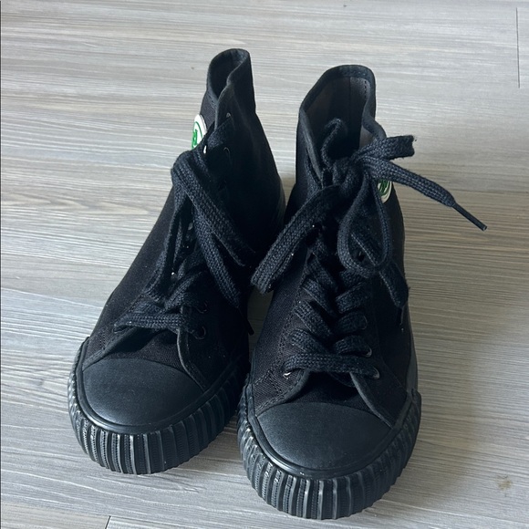 P.F. Flyers - Picture 2 of 11